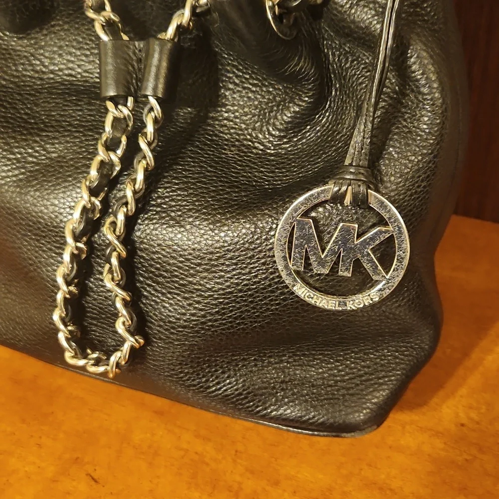 Beautiful Michael Kors Purse - Picture 3 of 8